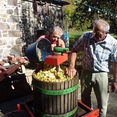 PRESSADE DES POMMES-CUISSON DES PAINS ET DES BRIOCHES